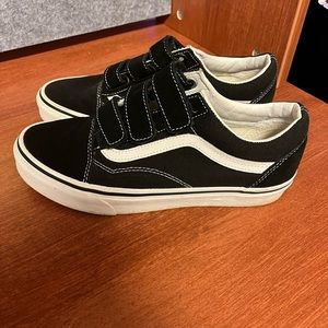 Low Black Vans